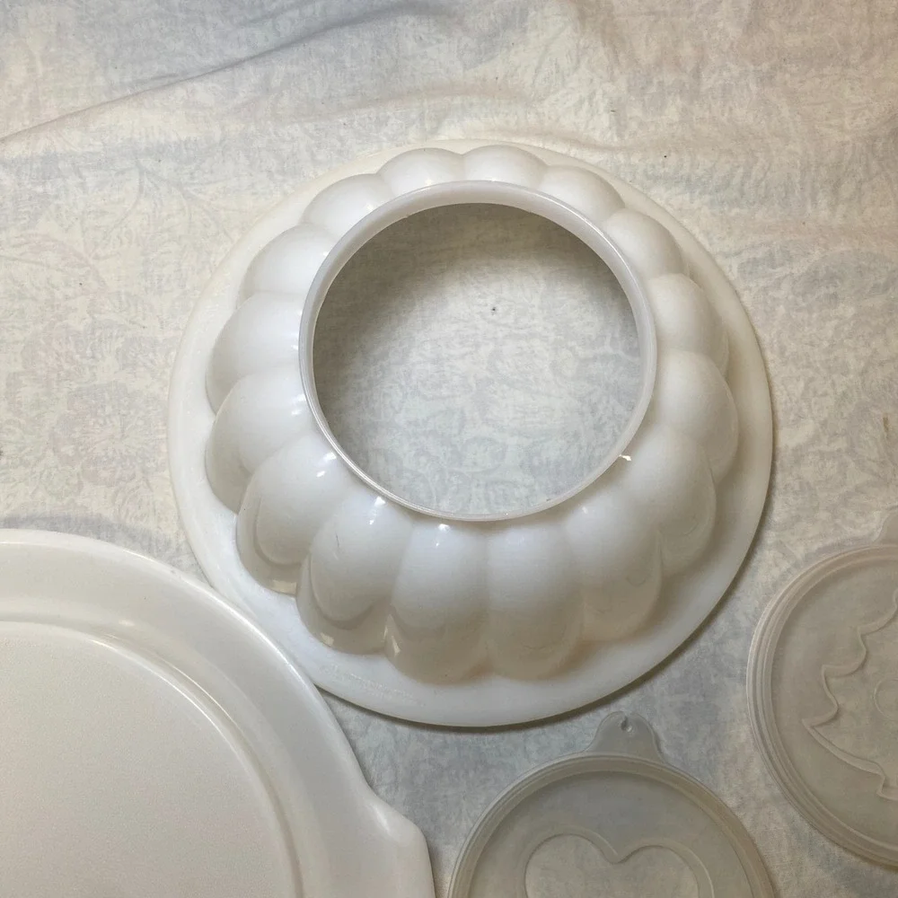 Vintage Tupperware Jel-N-Serve Mold 1204-4 Tray & 4‎ Decorative Seals Set